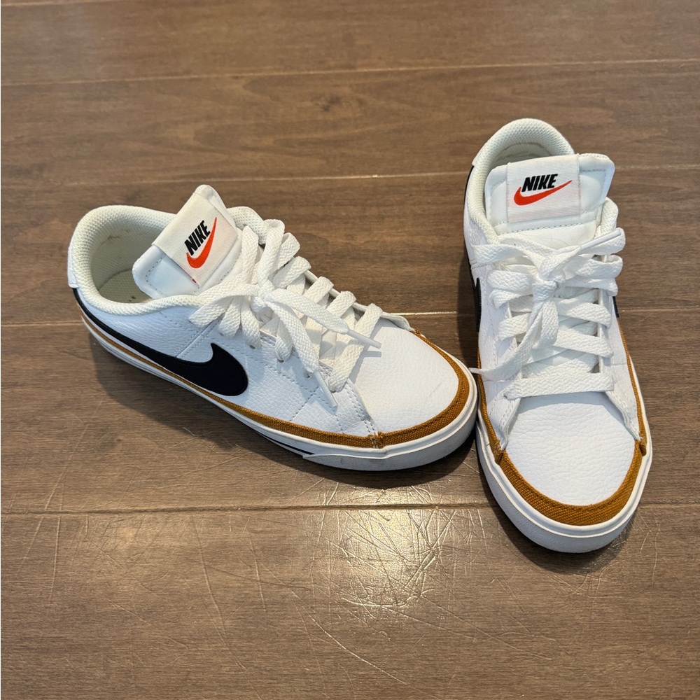 Nike Women's Court Legacy Shoes